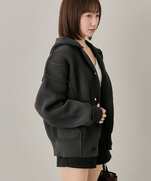 mline（エムライン）の「[mline]ビッグボタンカーディガン（カーディガン/ボレロ・レディース・ベージュ/チャコールグレー・FREE）」の5枚目の写真