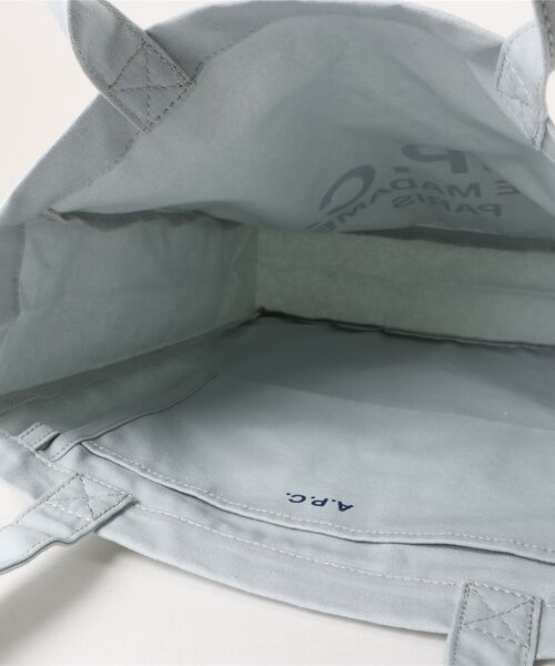 A.P.C.（アーペーセー）の「TOTE LOU RUE MADAME 2.0（トートバッグ・メンズ・ブルー・ONESIZE）」の4枚目の写真