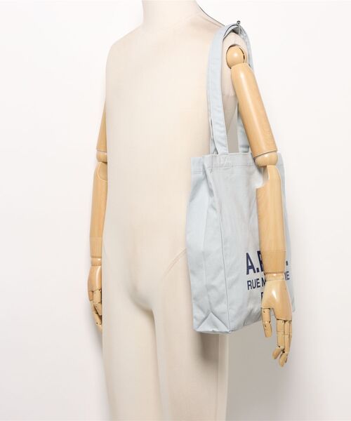 A.P.C.（アーペーセー）の「TOTE LOU RUE MADAME 2.0（トートバッグ・メンズ・ブルー・ONESIZE）」の5枚目の写真
