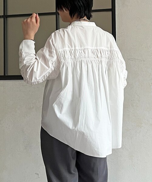 un dix cors(アンディコール)の「バックギャザーシャツ(シャツ/ブラウス・レディース・ネイビー/グレー/オフホワイト/サックスブルー・FREE)」の6枚目の写真