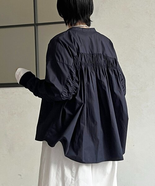 un dix cors(アンディコール)の「バックギャザーシャツ(シャツ/ブラウス・レディース・ネイビー/グレー/オフホワイト/サックスブルー・FREE)」の22枚目の写真