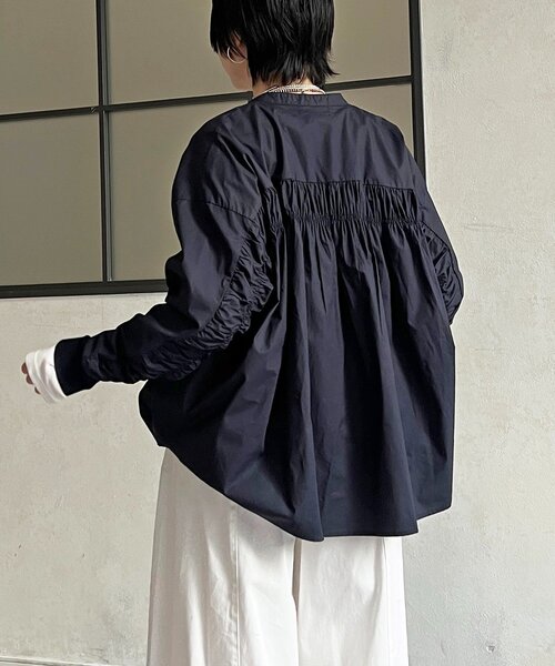 un dix cors(アンディコール)の「バックギャザーシャツ(シャツ/ブラウス・レディース・ネイビー/グレー/オフホワイト/サックスブルー・FREE)」の14枚目の写真