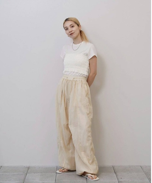 TODAYFUL（トゥデイフル）の「Shirring Bustier Layered Shirts（シャツ/ブラウス・レディース・セージグリーン/キナリ・FREE）」の4枚目の写真