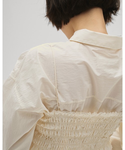 TODAYFUL（トゥデイフル）の「Shirring Bustier Layered Shirts（シャツ/ブラウス・レディース・セージグリーン/キナリ・FREE）」の9枚目の写真