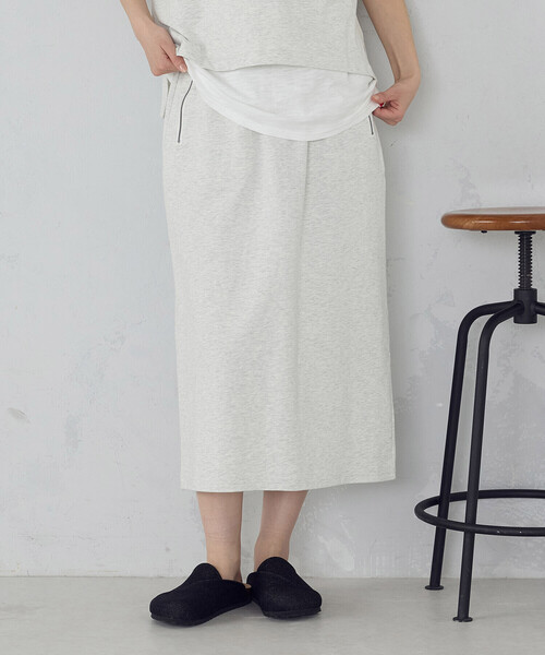 ONIGIRI（オニギリ）の「裏毛ナロースカート/セットアップ対応（スカート・レディース・ブラウン/ネイビー/ライトグレー・FREE）」の17枚目の写真