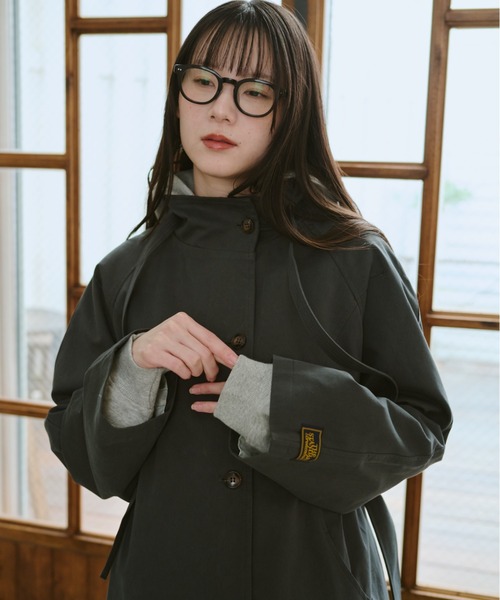 BROKEN BASE(ブロークンベース)の「Stand-Neck Trench Coat(トレンチコート・メンズ・ベージュ/チャコール・フリー)」の22枚目の写真