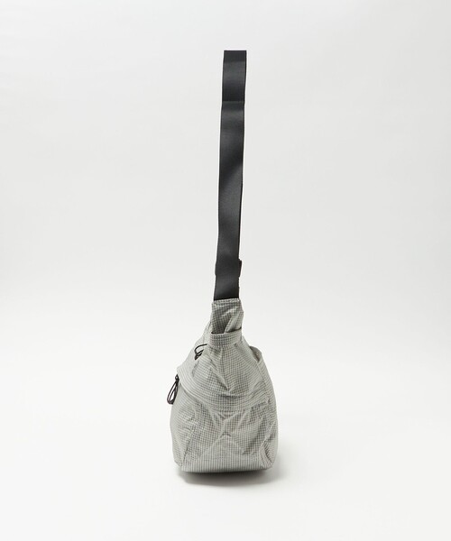THE NORTH FACE(ザノースフェイス)の「<THE NORTH FACE>メノウ ウォーカー ショルダー バッグ(ショルダーバッグ・メンズ・グレー系・FREE)」の12枚目の写真