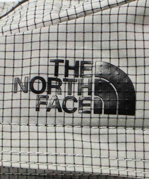 THE NORTH FACE(ザノースフェイス)の「<THE NORTH FACE>メノウ ウォーカー ショルダー バッグ(ショルダーバッグ・メンズ・グレー系・FREE)」の3枚目の写真