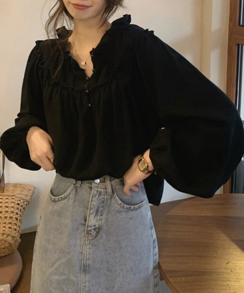 mielu(ミエル)の「前開きフリル長袖ブラウス(シャツ/ブラウス・レディース・ブラック/アイボリー・MEDIUM/LARGE)」の2枚目の写真