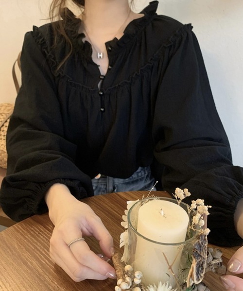 mielu(ミエル)の「前開きフリル長袖ブラウス(シャツ/ブラウス・レディース・ブラック/アイボリー・MEDIUM/LARGE)」の4枚目の写真