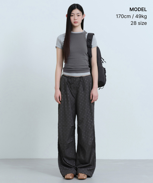 MUSINSA STANDARD WOMAN（ムシンサスタンダードウーマン）の「ウィメンズポルカドットパラシュートパンツ[ガンメタル]（スラックス・レディース・その他・24/26/28/30）」の8枚目の写真