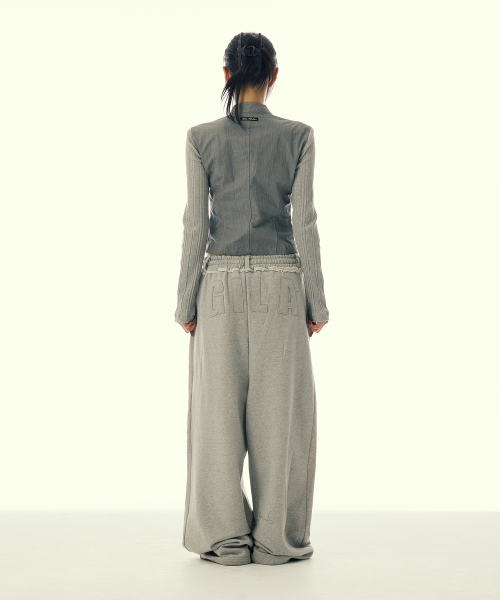 GILAARCHIVE（ギラアーカイブ）の「STITCHED BOLD LOGO SWEAT PANTS_GREY（スウェットパンツ・レディース・その他・MEDIUM/SMALL）」の3枚目の写真