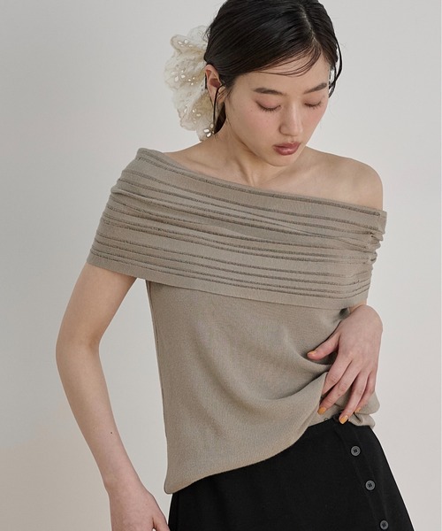 LOSCa(ロスカ)の「ドレープオフショルニット(Tシャツ/カットソー・レディース・ベージュ/ブラック/オフホワイト・FREE)」の3枚目の写真
