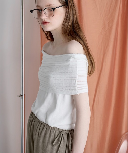 LOSCa(ロスカ)の「ドレープオフショルニット(Tシャツ/カットソー・レディース・ベージュ/ブラック/オフホワイト・FREE)」の16枚目の写真