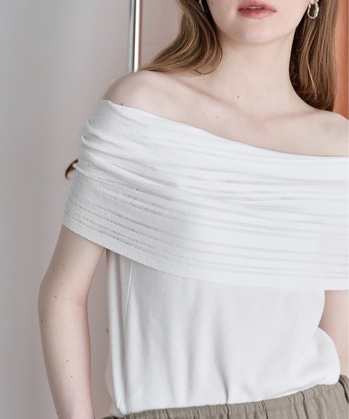 LOSCa(ロスカ)の「ドレープオフショルニット(Tシャツ/カットソー・レディース・ベージュ/ブラック/オフホワイト・FREE)」の18枚目の写真