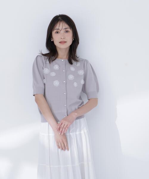 NATURAL BEAUTY BASIC（ナチュラルビューティーベーシック）の「フラワーモチーフカーディガン（カーディガン/ボレロ・レディース・ブラック/グレー系その他/オフホワイト・ﾌﾘ-）」の10枚目の写真