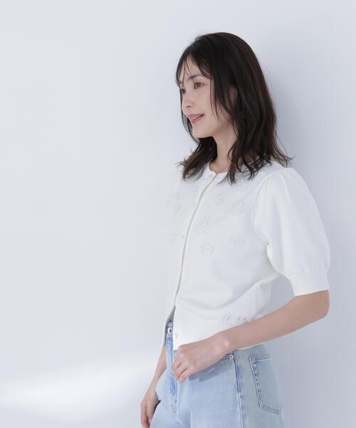 NATURAL BEAUTY BASIC(ナチュラルビューティーベーシック)の「フラワーモチーフカーディガン(カーディガン/ボレロ・レディース・ブラック/グレー系その他/オフホワイト・フリ-)」の4枚目の写真