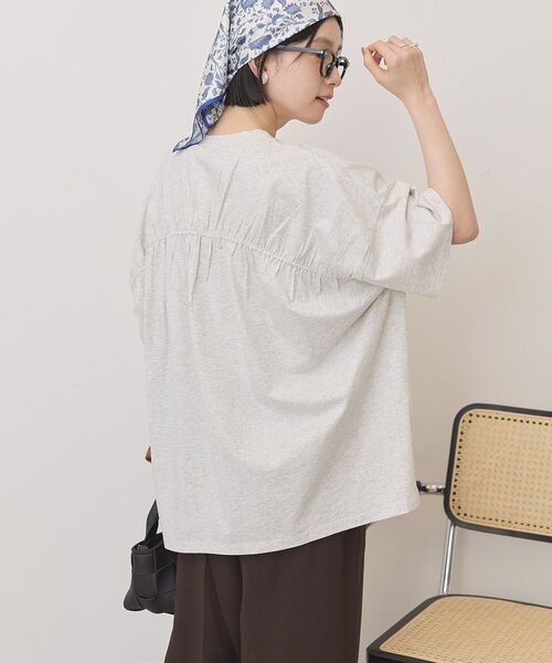 AMERICAN HOLIC(アメリカンホリック)の「バックギャザーコクーンカットプルオーバー(Tシャツ/カットソー・レディース・オフホワイト/グレー系その他/ブラック/ブラウン・L/M)」の4枚目の写真