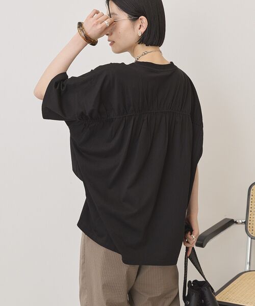 AMERICAN HOLIC(アメリカンホリック)の「バックギャザーコクーンカットプルオーバー(Tシャツ/カットソー・レディース・オフホワイト/グレー系その他/ブラック/ブラウン・L/M)」の3枚目の写真