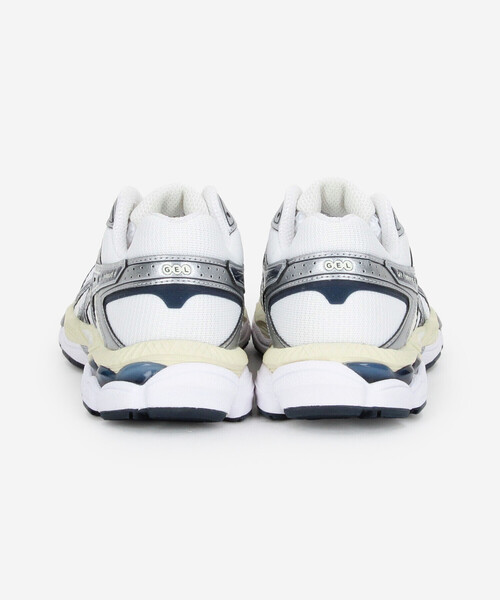 ASICS(アシックス)の「ASICS | GEL-CUMULUS 16 WOMEN(スニーカー・レディース・ホワイト系その他・23.5/24/23/24.5)」の4枚目の写真