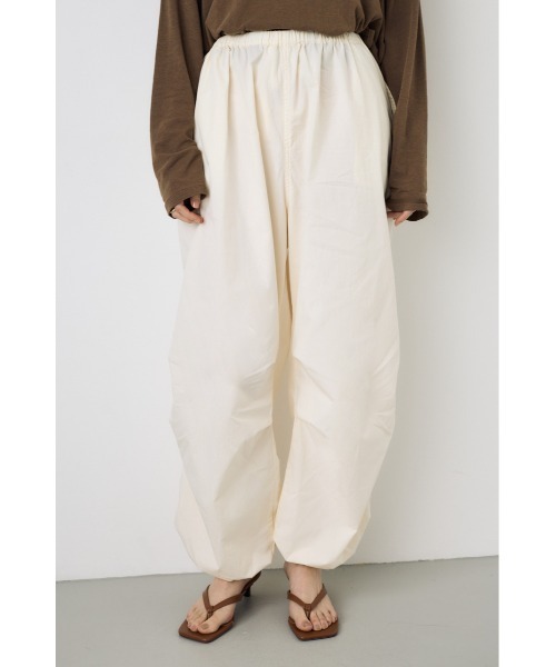 AZUL by moussy(アズールバイマウジー)の「【サイズ,身長別画像あり】コットンパラシュートパンツ 春服 夏服 秋服 カーゴ 体系カバー ルーズ(スラックス・レディース・ブラック/カーキ/ダークベージュ/オフホワイト・SMALL/MEDIUM)」の6枚目の写真