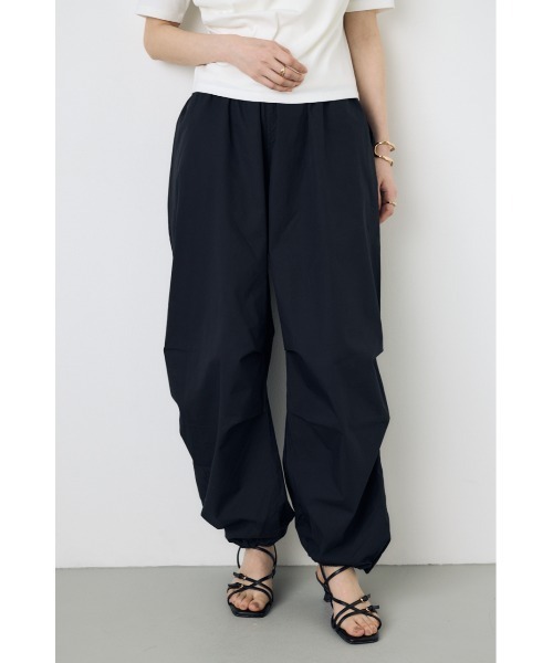 AZUL by moussy(アズールバイマウジー)の「【サイズ,身長別画像あり】コットンパラシュートパンツ 春服 夏服 秋服 カーゴ 体系カバー ルーズ(スラックス・レディース・ブラック/カーキ/ダークベージュ/オフホワイト・SMALL/MEDIUM)」の15枚目の写真
