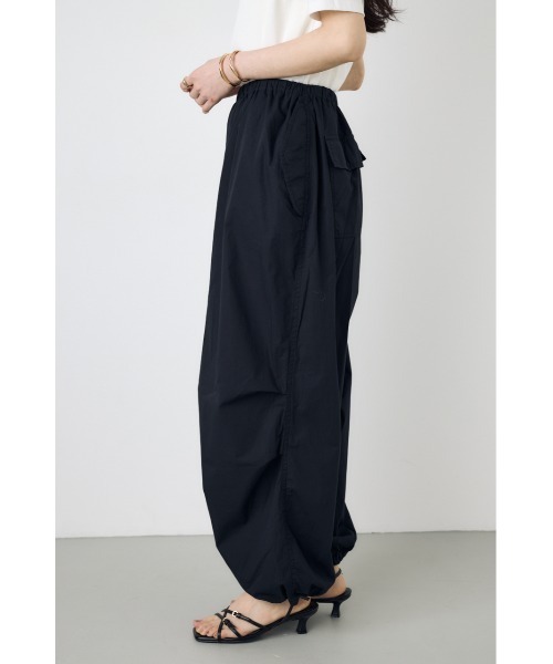 AZUL by moussy(アズールバイマウジー)の「【サイズ,身長別画像あり】コットンパラシュートパンツ 春服 夏服 秋服 カーゴ 体系カバー ルーズ(スラックス・レディース・ブラック/カーキ/ダークベージュ/オフホワイト・SMALL/MEDIUM)」の18枚目の写真