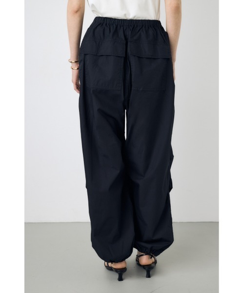 AZUL by moussy(アズールバイマウジー)の「【サイズ,身長別画像あり】コットンパラシュートパンツ 春服 夏服 秋服 カーゴ 体系カバー ルーズ(スラックス・レディース・ブラック/カーキ/ダークベージュ/オフホワイト・SMALL/MEDIUM)」の19枚目の写真
