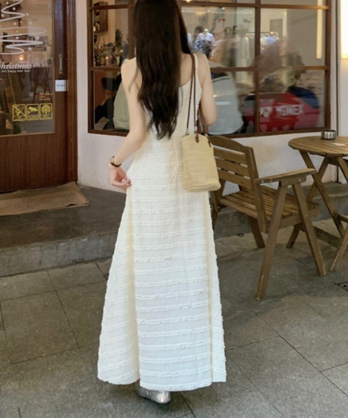 Ritomo De Ricco(リトモ・デ・リコ)の「ウェーブフリンジジャガード キャミソールロングワンピース(ワンピース・レディース・オフホワイト/ブラック・FREE)」の4枚目の写真