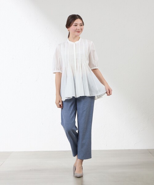 amaca（アマカ）の「【接触冷感】シルキーローン ピンタックブラウス（シャツ/ブラウス・レディース・ダークネイビー/イエロー/オフホワイト・38/40）」の4枚目の写真