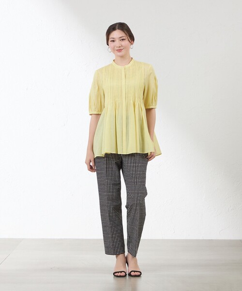 amaca（アマカ）の「【接触冷感】シルキーローン ピンタックブラウス（シャツ/ブラウス・レディース・ダークネイビー/イエロー/オフホワイト・38/40）」の6枚目の写真