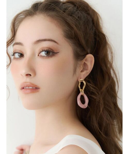 EVRIS（エヴリス）の「COLOR SHELL ピアス（ピアス（両耳用）・レディース・ピンク/グレー・FREE）」の2枚目の写真
