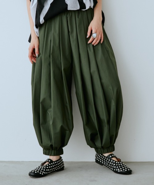 manana suerte(マニャーナスエルテ)の「ボリュームサーカスパンツ(その他パンツ・レディース・ブラック/オリーブ・FREE)」の2枚目の写真