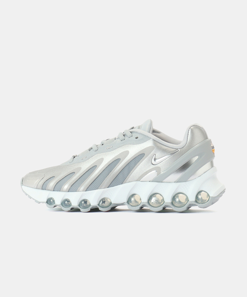 NIKE(ナイキ)の「NIKE WMNS AIR MAX DN8 HF5509-001(スニーカー・レディース・シルバー・23cm/23.5cm/24.5cm/25cm)」の1枚目の写真