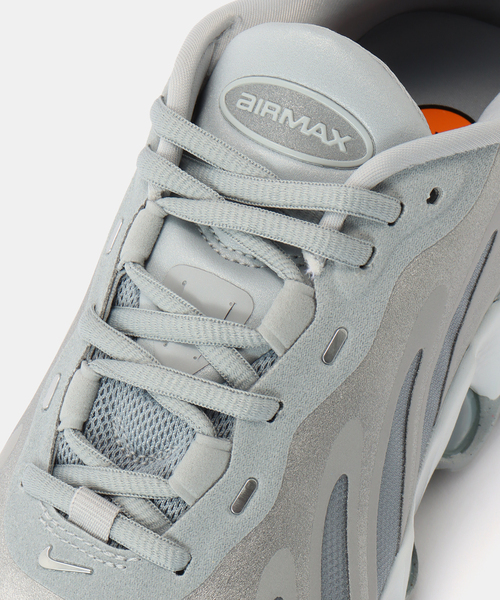 NIKE(ナイキ)の「NIKE WMNS AIR MAX DN8 HF5509-001(スニーカー・レディース・シルバー・23cm/23.5cm/24.5cm/25cm)」の6枚目の写真