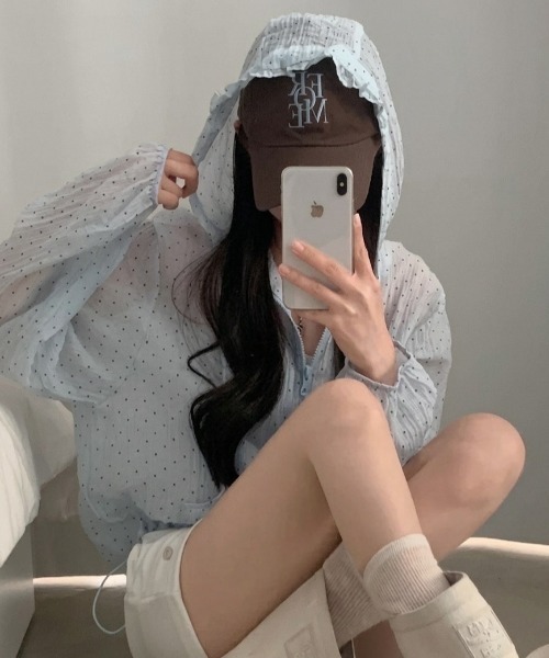 Teem Store(チームストア)の「ドット柄シアージップパーカー 日差し対策 梅雨対策(パーカー・レディース・ブルー/ホワイト・F)」の1枚目の写真