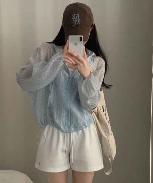 Teem Store(チームストア)の「ドット柄シアージップパーカー 日差し対策 梅雨対策(パーカー・レディース・ブルー/ホワイト・F)」の4枚目の写真