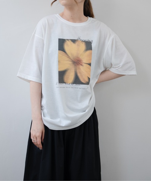 hwyl(ヒュイル)の「フラワー フォトTシャツ(Tシャツ/カットソー・レディース・ホワイト・FREE)」の3枚目の写真