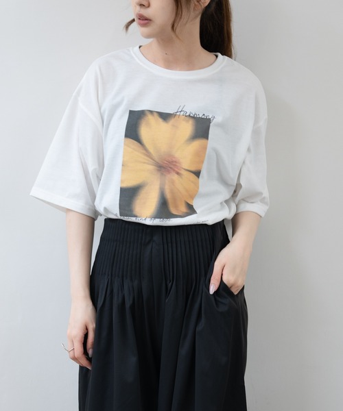 hwyl(ヒュイル)の「フラワー フォトTシャツ(Tシャツ/カットソー・レディース・ホワイト・FREE)」の4枚目の写真