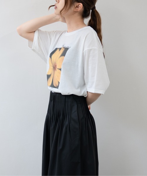 hwyl(ヒュイル)の「フラワー フォトTシャツ(Tシャツ/カットソー・レディース・ホワイト・FREE)」の5枚目の写真