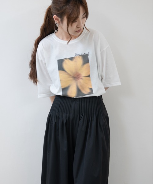hwyl(ヒュイル)の「フラワー フォトTシャツ(Tシャツ/カットソー・レディース・ホワイト・FREE)」の6枚目の写真