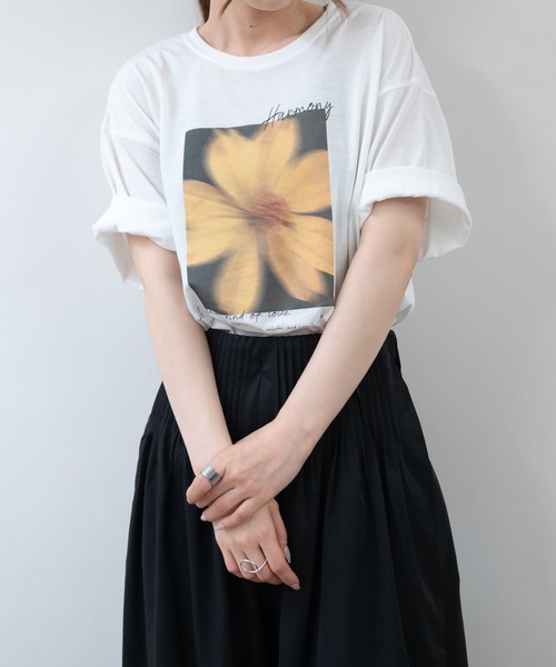 hwyl(ヒュイル)の「フラワー フォトTシャツ(Tシャツ/カットソー・レディース・ホワイト・FREE)」の8枚目の写真