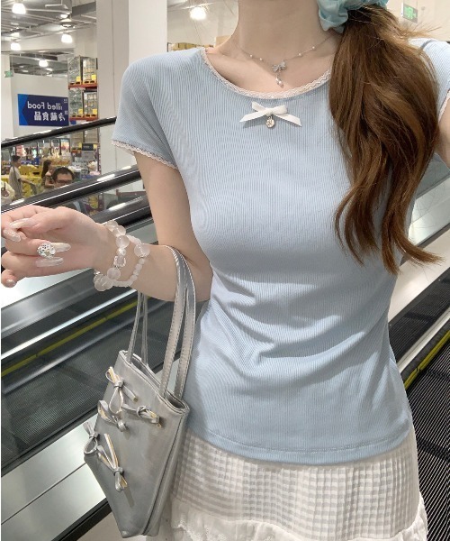 LUCPY（ラクピー）の「リボンネックリブトップス 半袖 フェミニン きれいめ（その他トップス・レディース・ライトブルー/アイボリー・X-LARGE/LARGE/MEDIUM/SMALL）」の2枚目の写真