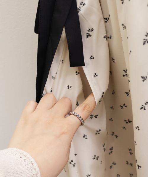 CLETTE(クレット)の「CLETTEオリジナルサイドリボンモノトーン花柄ワンピース(ワンピース・レディース・ブラック/オフホワイト・4L/3L/LL)」の15枚目の写真