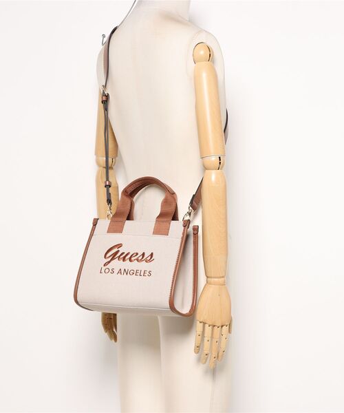 Guess(ゲス)の「【GUESS】ゲス JACKIE MINI SMALL TOTE トートバッグ(トートバッグ・レディース・ブラウン系その他・FREE)」の5枚目の写真