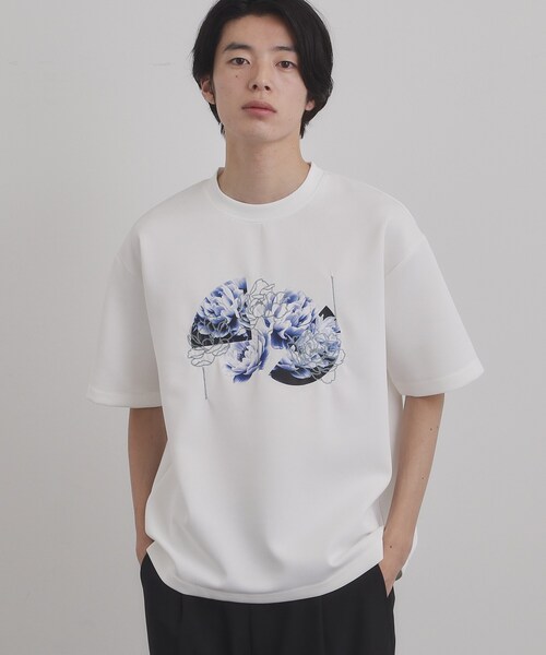 tk.TAKEO KIKUCHI(ティーケータケオキクチ)の「フラワープリントTシャツ(Tシャツ/カットソー・メンズ・ブルー/ブラック/ホワイト・02/03)」の2枚目の写真