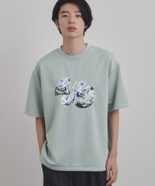 tk.TAKEO KIKUCHI(ティーケータケオキクチ)の「フラワープリントTシャツ(Tシャツ/カットソー・メンズ・ブルー/ブラック/ホワイト・02/03)」の3枚目の写真