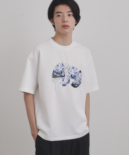 tk.TAKEO KIKUCHI(ティーケータケオキクチ)の「フラワープリントTシャツ(Tシャツ/カットソー・メンズ・ブルー/ブラック/ホワイト・02/03)」の5枚目の写真