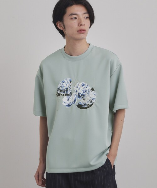 tk.TAKEO KIKUCHI(ティーケータケオキクチ)の「フラワープリントTシャツ(Tシャツ/カットソー・メンズ・ブルー/ブラック/ホワイト・02/03)」の9枚目の写真