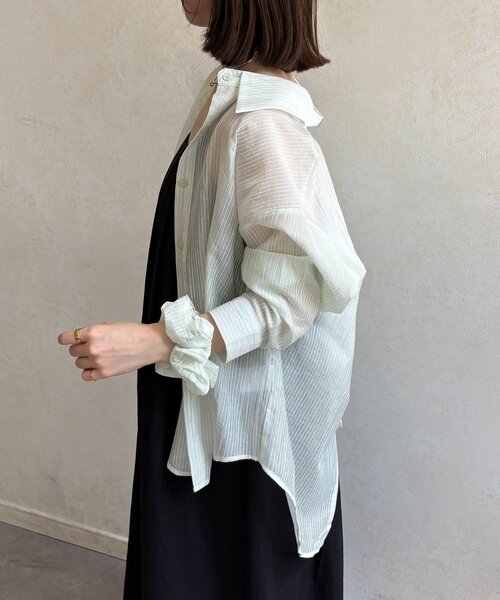 Thevon(ゼボン)の「シアーストライプシャツ×シュシュセット(シャツ/ブラウス・レディース・グリーン/イエロー/ピンク/サックスブルー・FREE)」の7枚目の写真